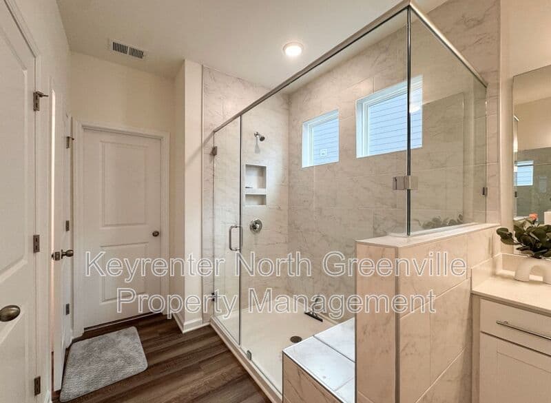 Simpsonville House: 612 Columbus Cir