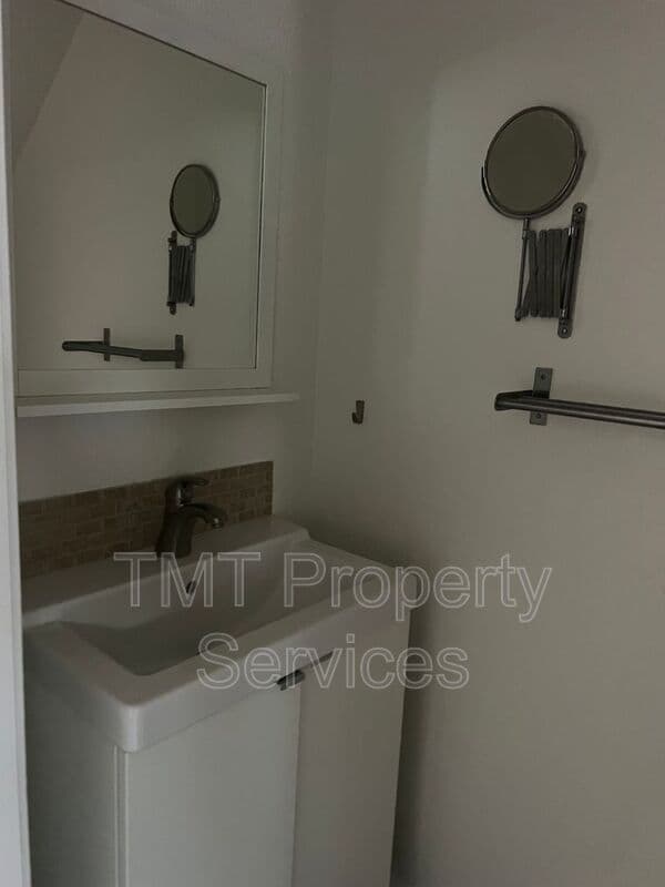 Sacramento House: 376 Morrison Avenue