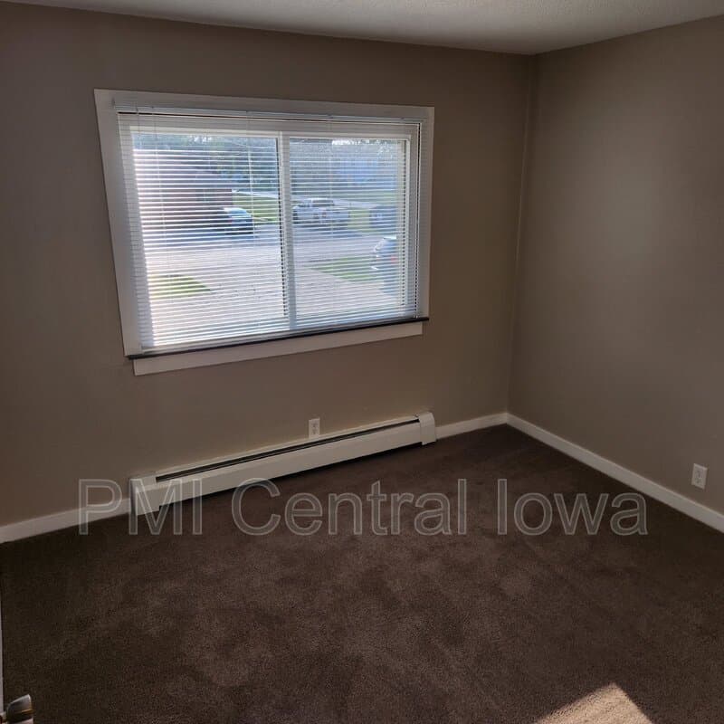 Waukee Condo: 450 Laurel St