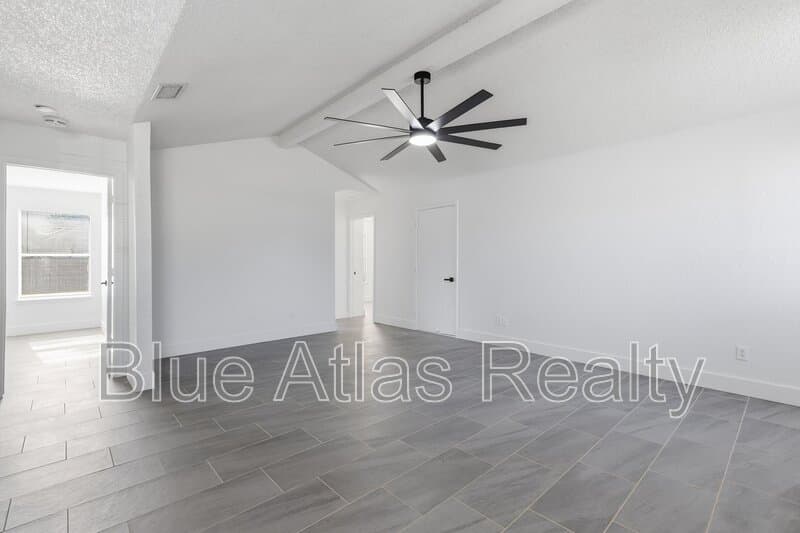 Fort Worth House: 7124 Wagonwheel Road