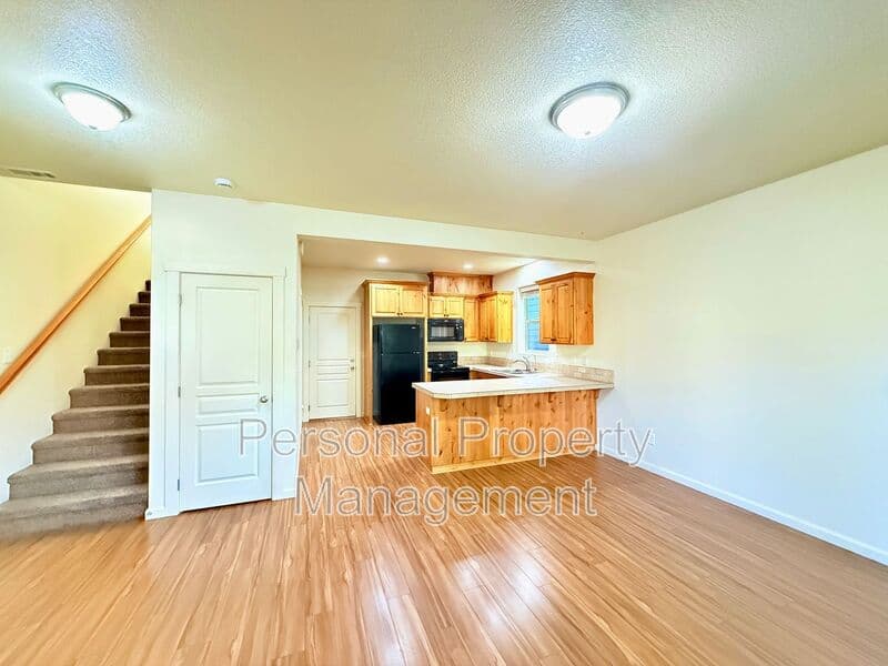 Vancouver House: 137 NW 76th St