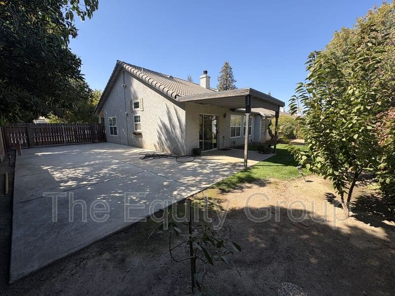Visalia House: 3524 S. Lincoln Ct