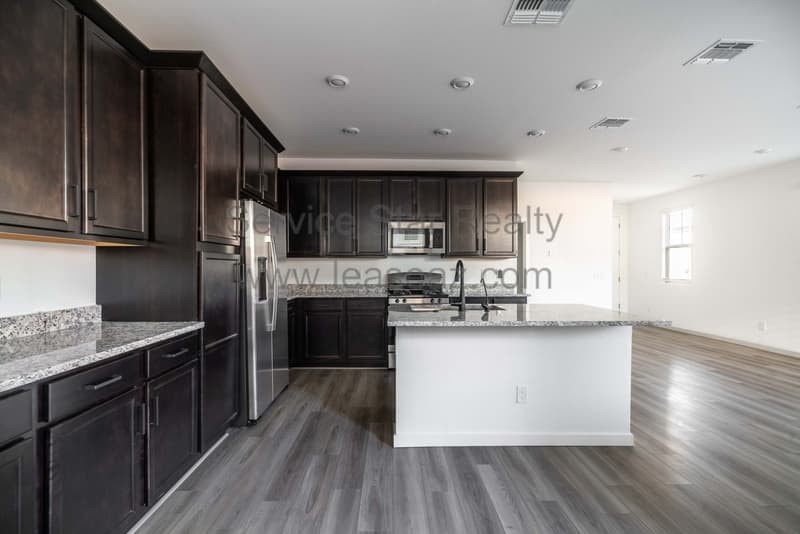 Chandler Townhome: 1141 W Diamondback Dr