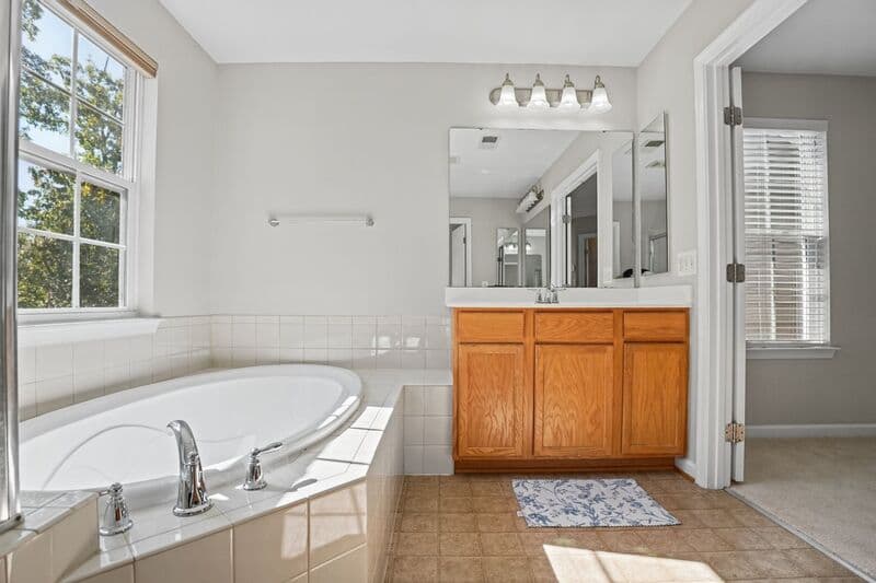 Fredericksburg House: 1100 Wright Court