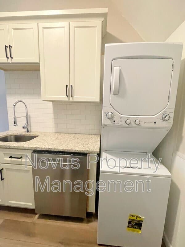 Carrollton Condo: 302 Cedar Street