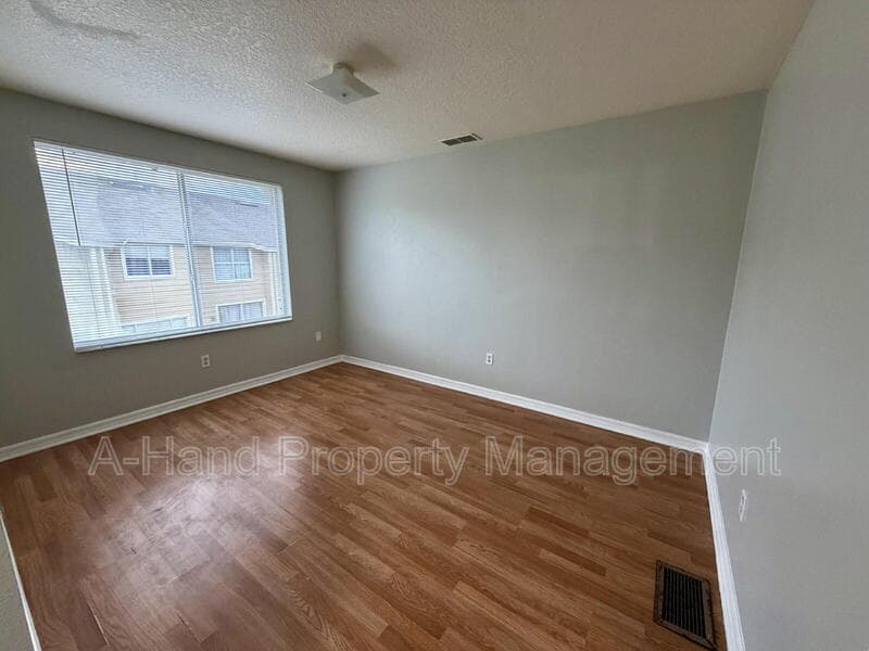 Davenport Condo: 615 Australian Way