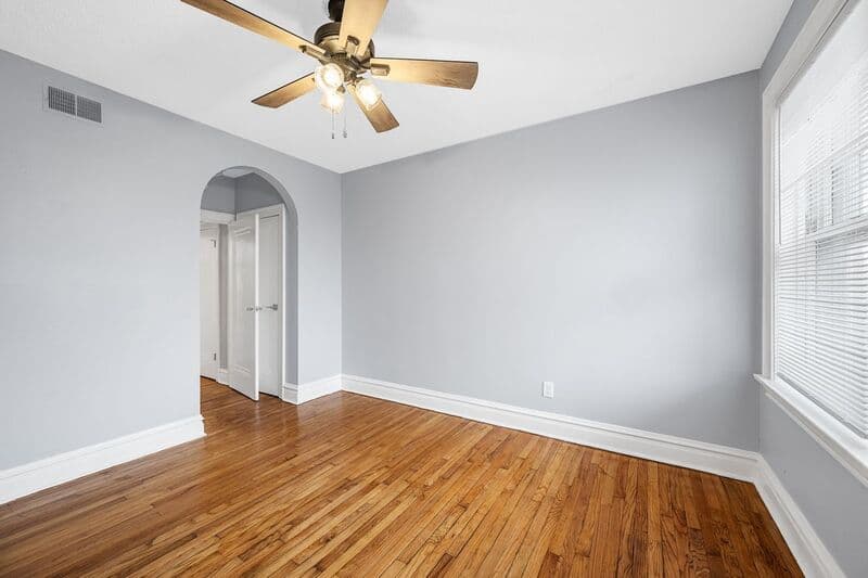 Richmond Heights Condo: 1240-72 Hawthorne Pl