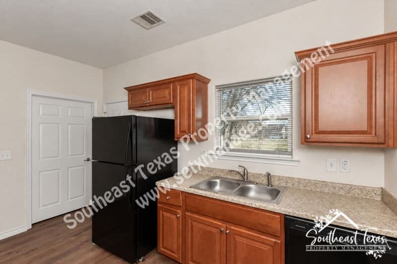 Beaumont House: 3670 Saint Helena Street