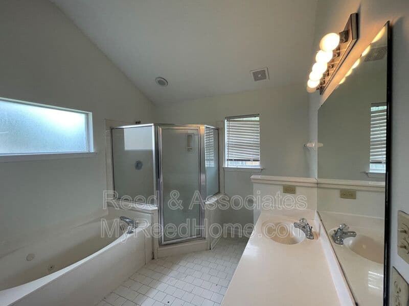 Cordova House: 1490 Estacada Way