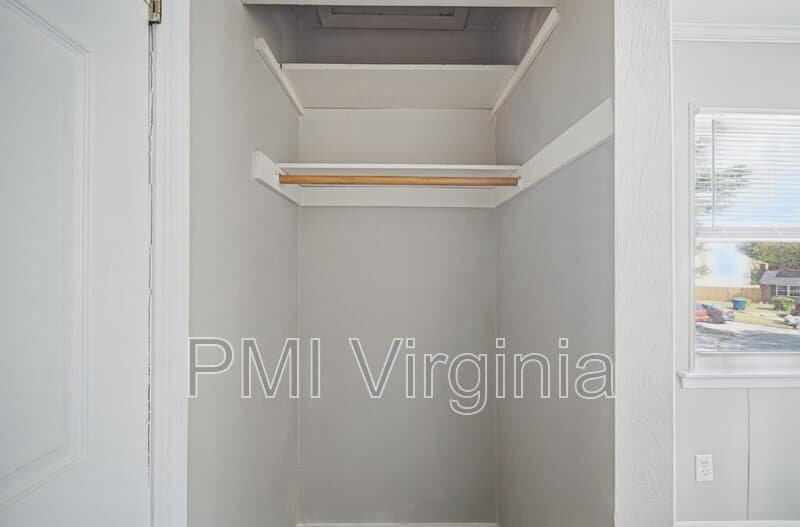 Virginia Beach Townhome: 835 N Buckingham Ct