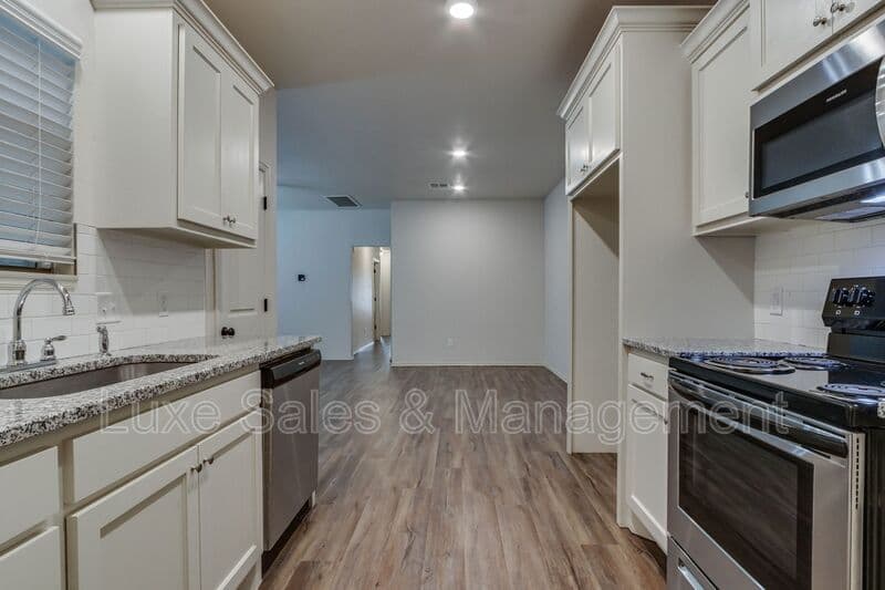 Edmond House: 341 Chalk Hill Ct