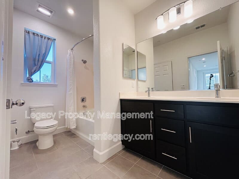 Vacaville House: 320 Fruitvale Rd