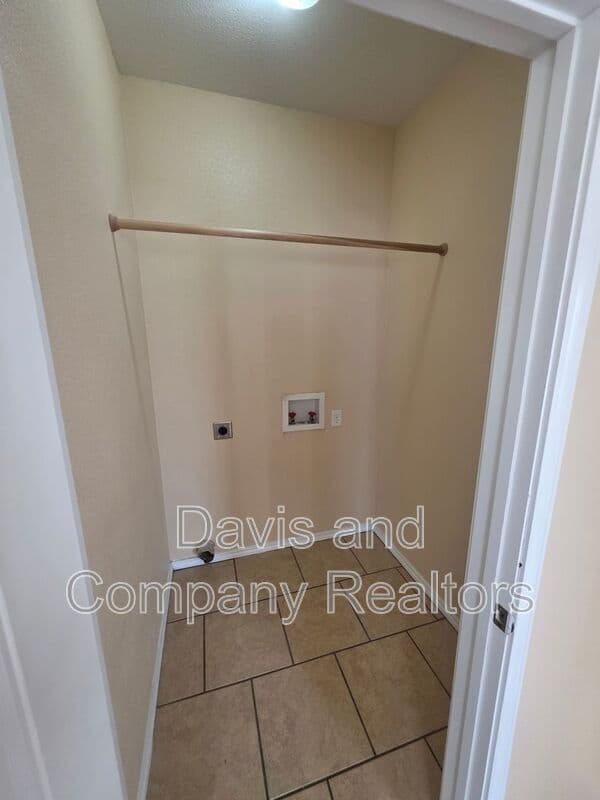 Midland Condo: 200 Mitchell St
