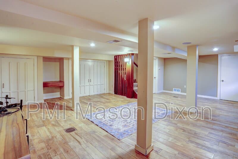 Baltimore House: 5304 Springlake Way