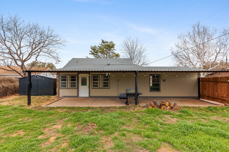 Burnet House: 400 North River Oaks Drive