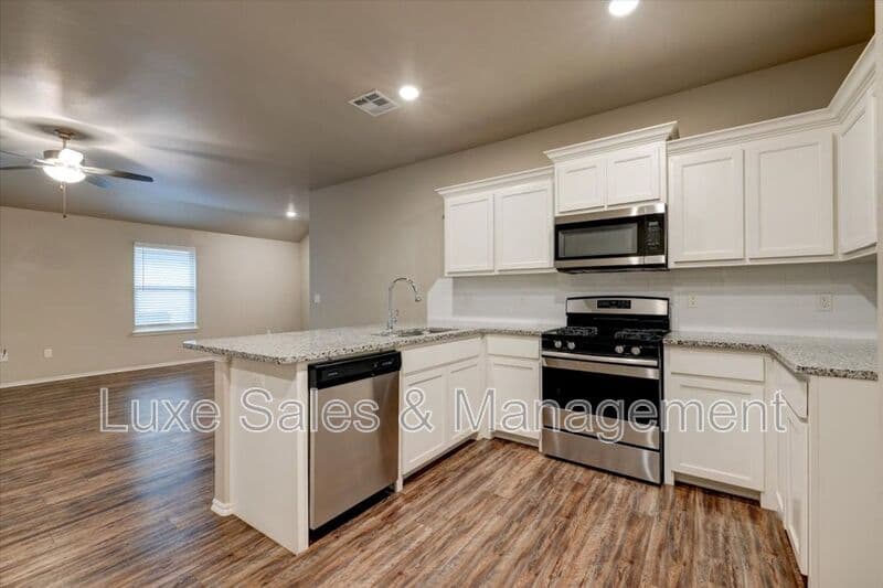 Yukon House: 10910 NW 119th
