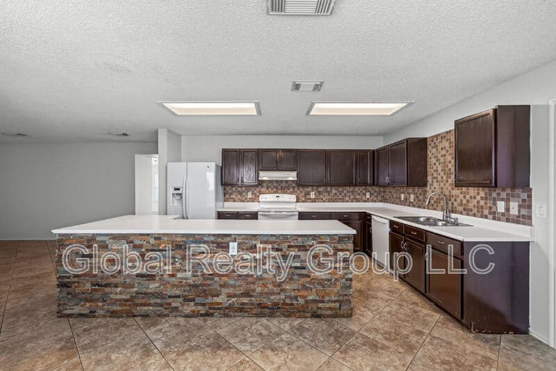Converse House: 7702 Fairton Pl
