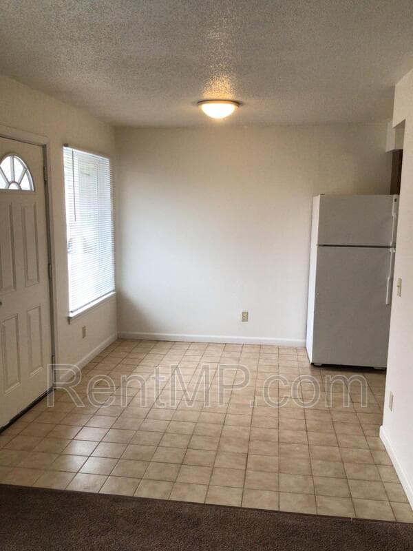 Mt Pleasant Townhome: 722 W Broomfield - Unit J02