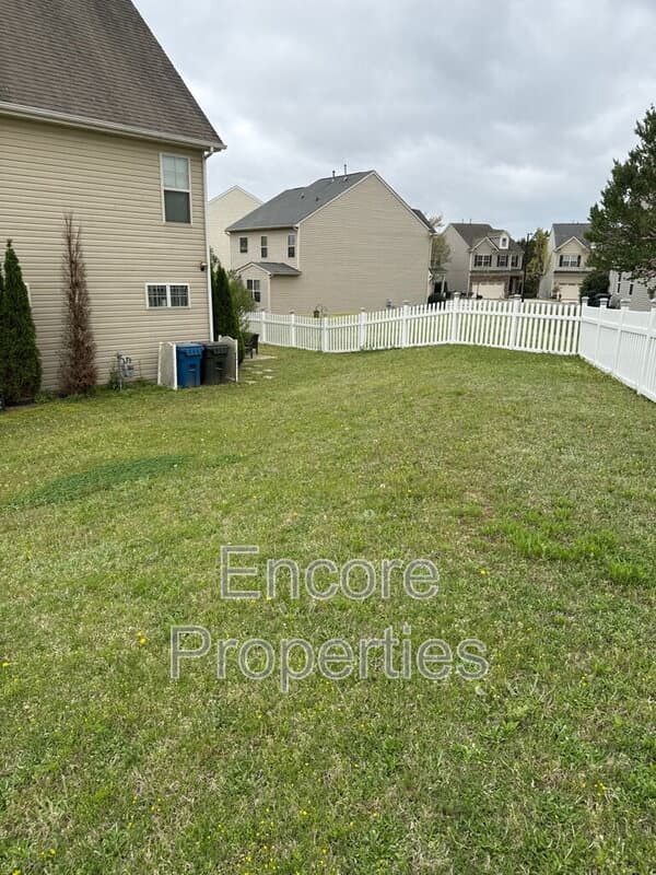 Morrisville House: 200 Roundhouse Lane