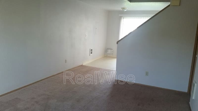 Hillsboro House: 2933 SE 38th Court