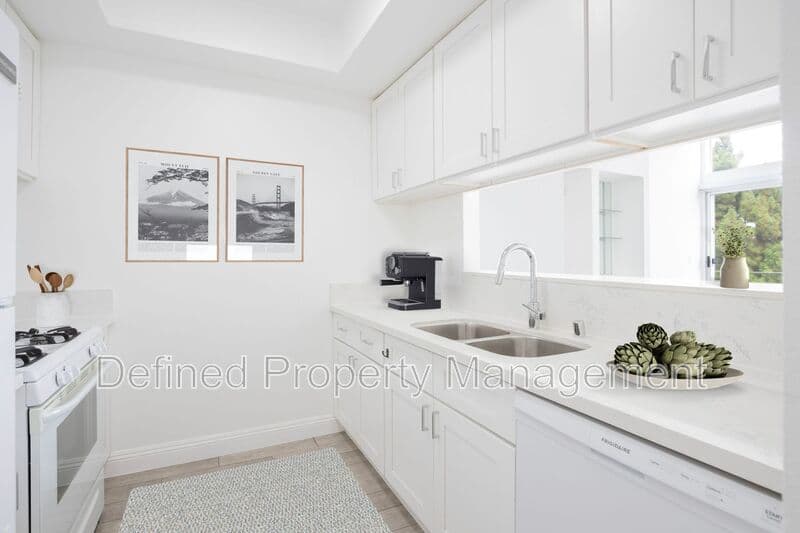 Los Angeles Condo: 1616 N Serrano Ave