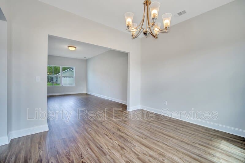 Hinesville House: 88 Fridley Ln