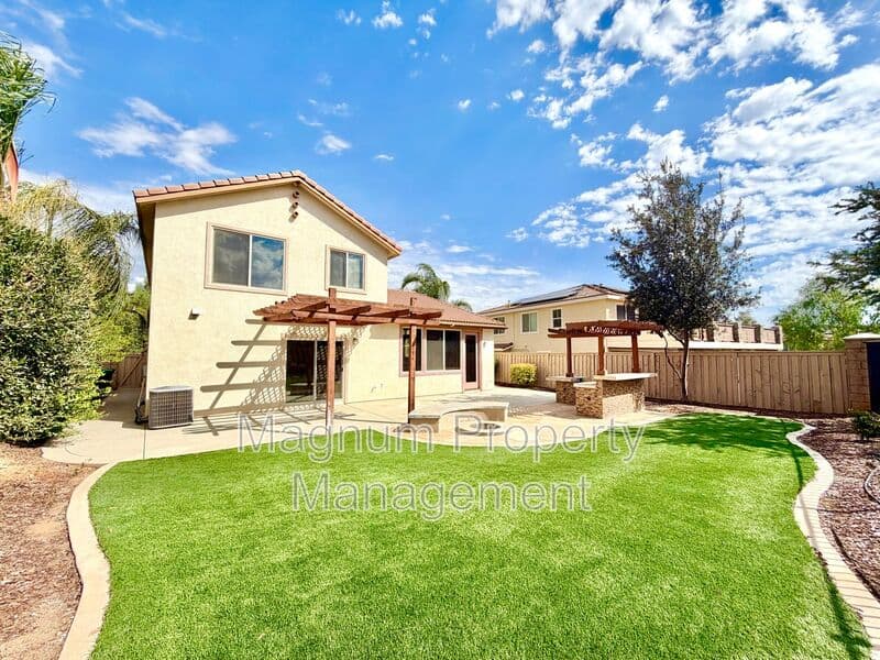 Lake Elsinore House: 34089 Dianthus Ln