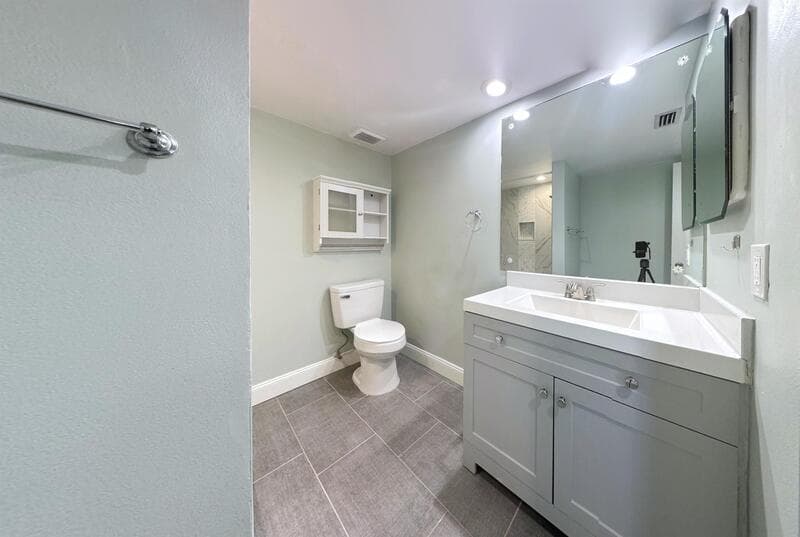 Seminole Condo: 8300 Bardmoor Boulevard - 210