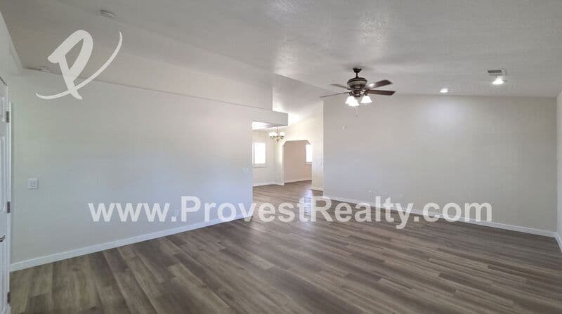 Hesperia House: 8305 Topaz Ave