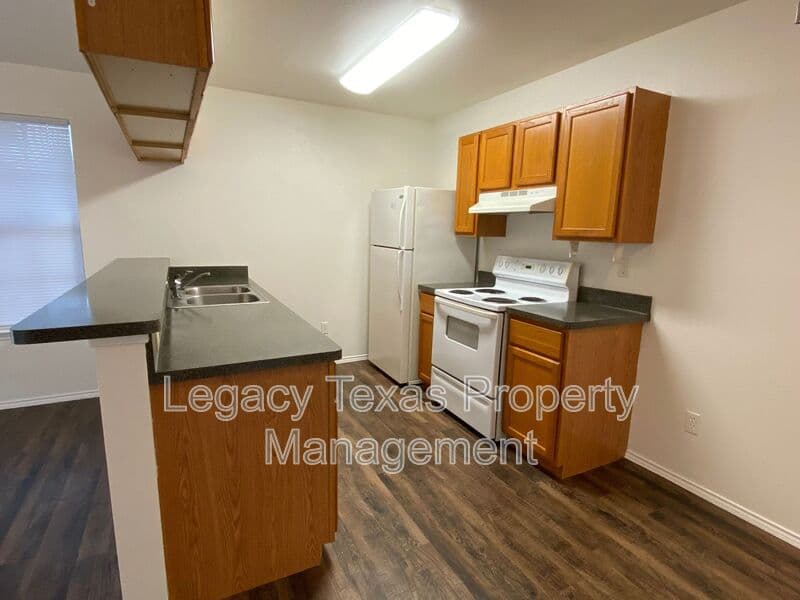 Cleburne House: 641 C WOODARD
