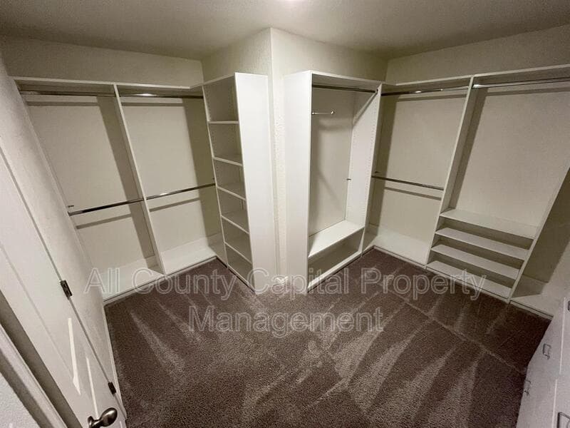Maxwell House: 215 Light Timber Rd