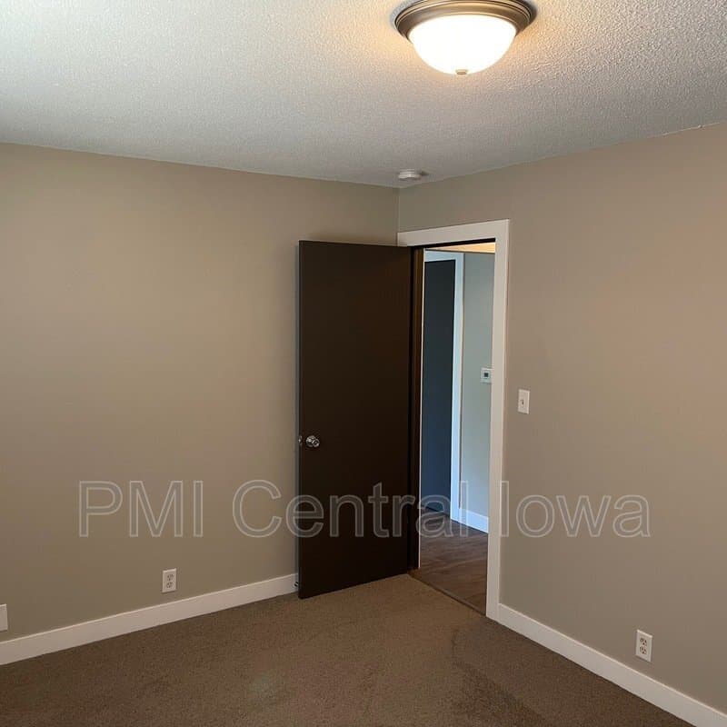 Waukee Condo: 450 Laurel St