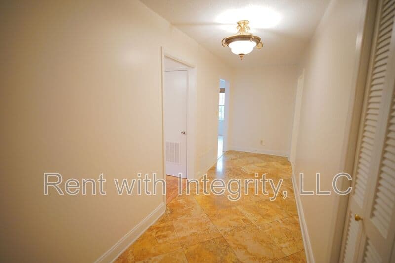 Tallahassee House: 2328 Armistead Road