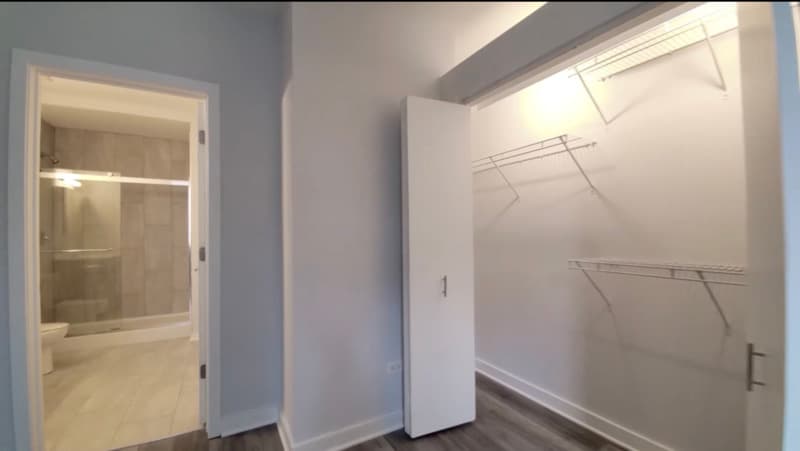 Chicago Condo: 201 W Lake St