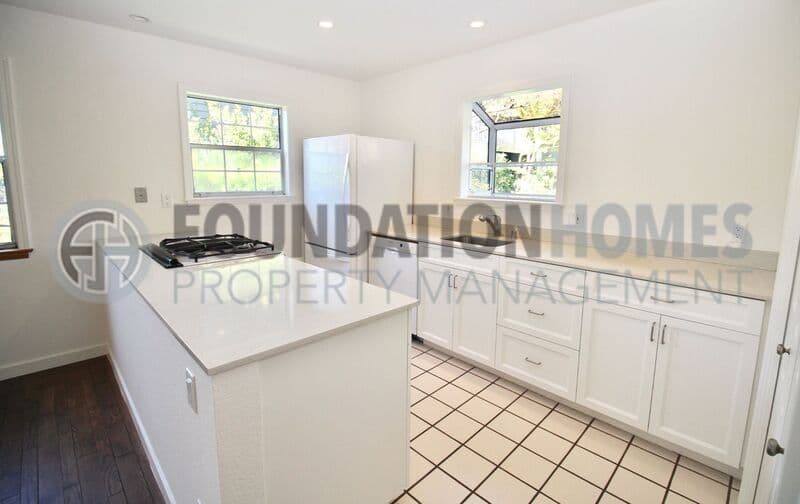 Mill Valley House: 813 Miller Ave