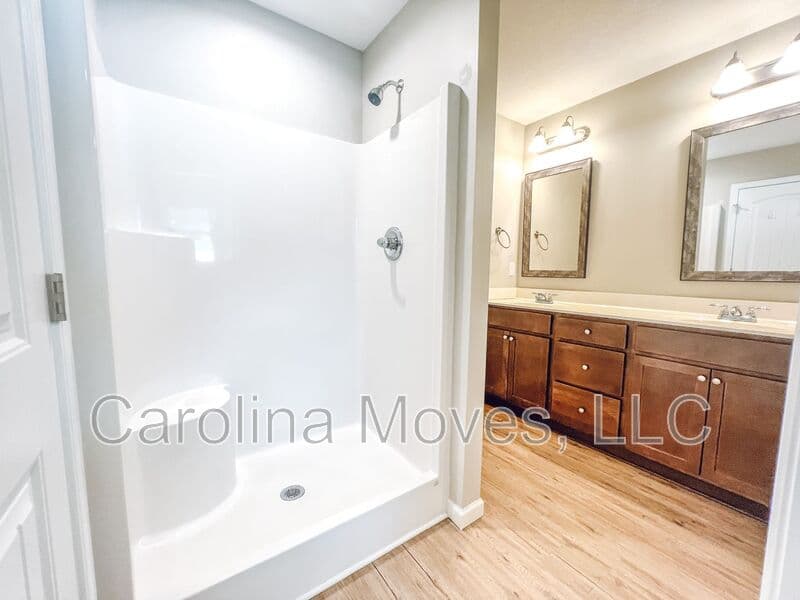 Simpsonville House: 260 Lockeland Park Drive