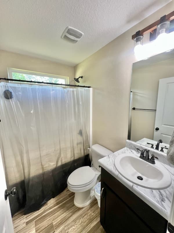 Crestview House: 6193 Anchors Drive
