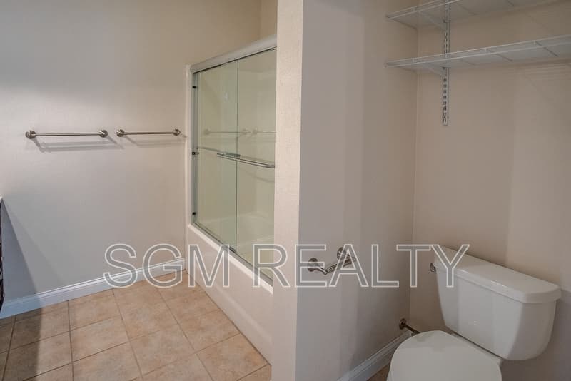 Belleville House: 3390 Wildview Way
