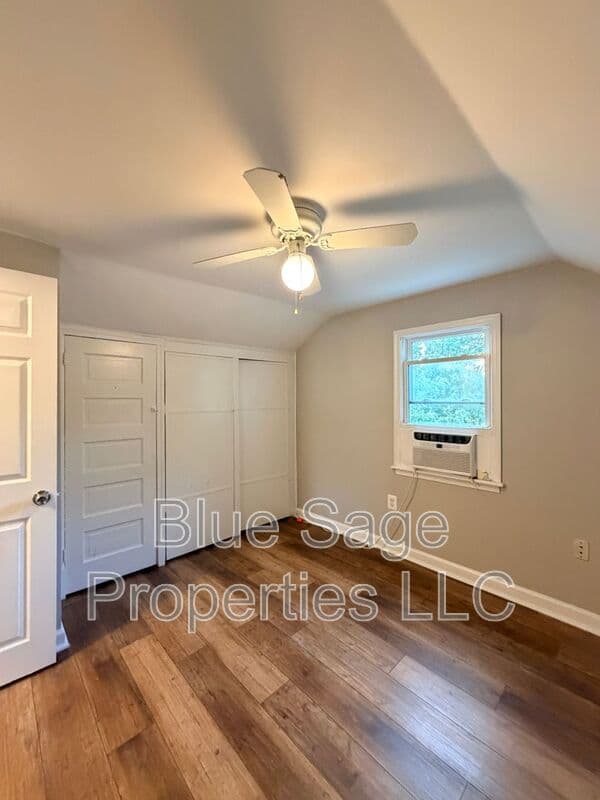 Collingdale House: 424 Pershing Ave