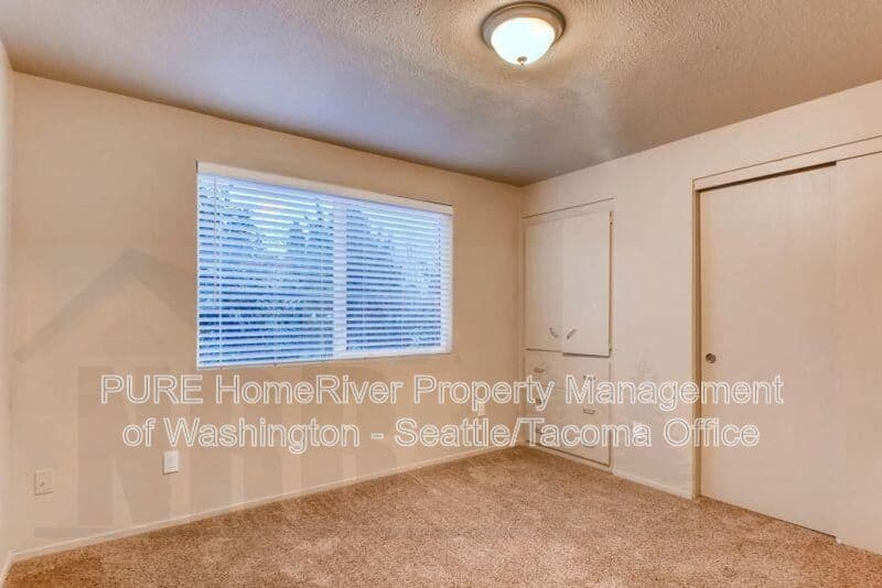 Lakewood House: 14510 Washington Ave SW