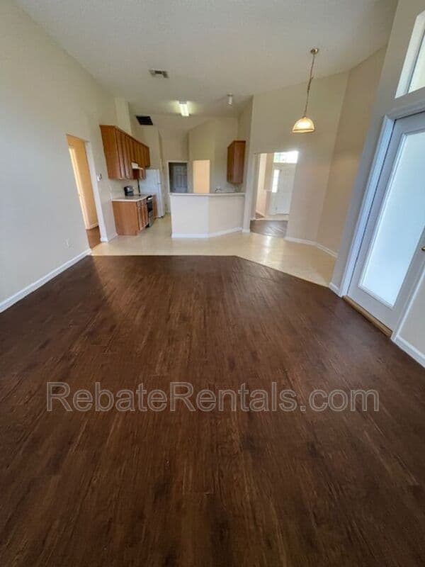 Jacksonville House: 5009 Grand Lakes Drive