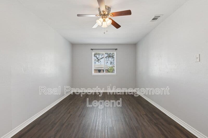 Dallas House: 6646 E Lovers Lane