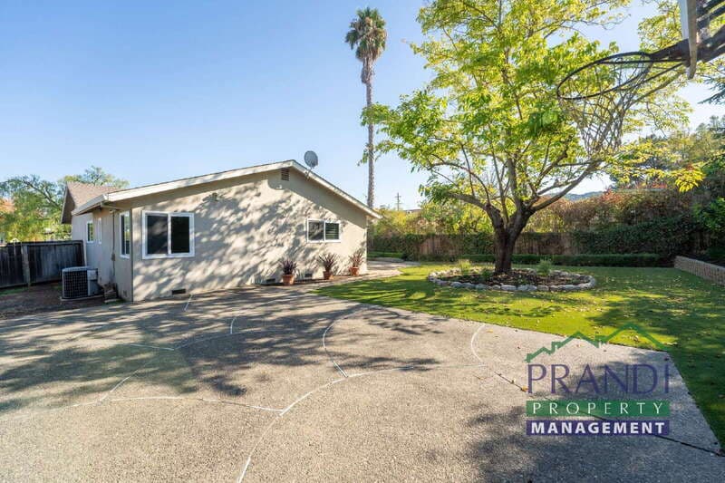 San Rafael House: 4 Trellis Dr