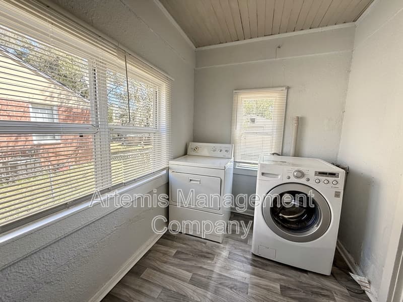 Jacksonville House: 1138 Saratoga Boulevard