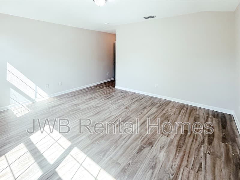 Jacksonville House: 8585 Jasper Ave