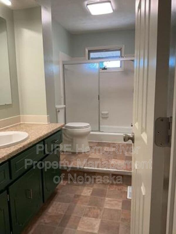 Omaha House: 10821 Curtis Avenue Cir