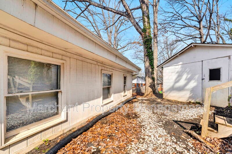 Greenville House: 17 Miracle Drive