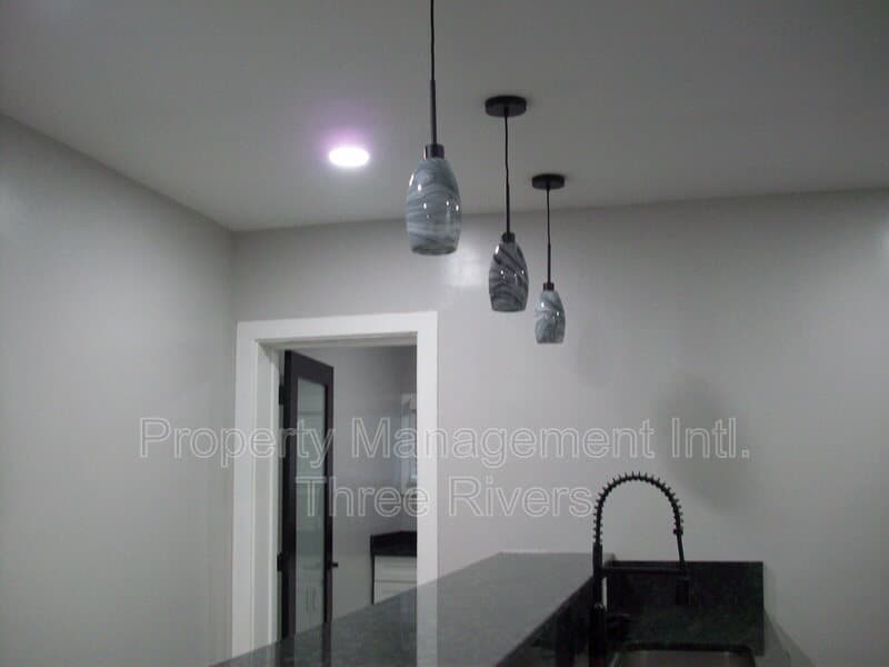 Braddock Condo: 122 Pattison Avenue