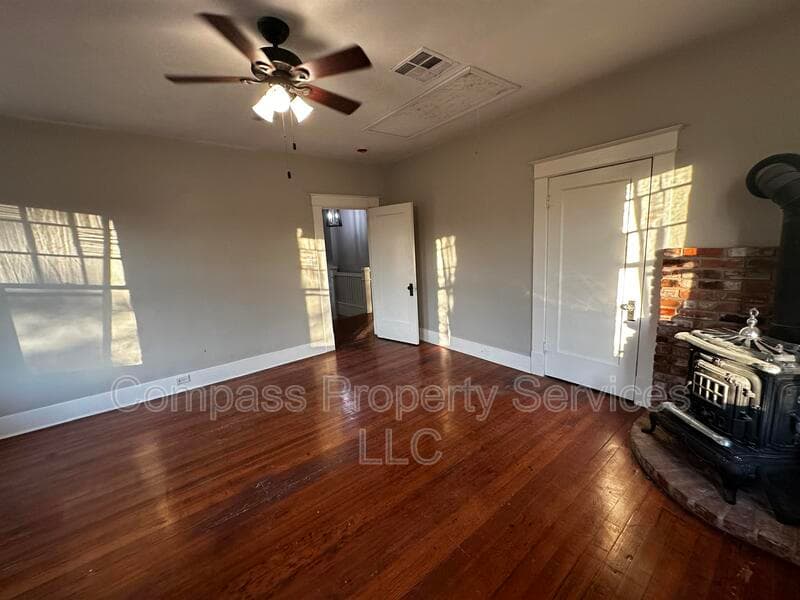 Waco House: 2220 Gorman Ave