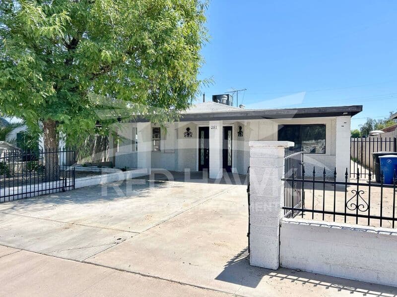 Chandler House: 281 S California St
